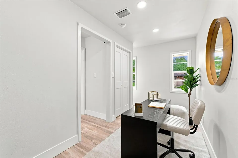 1825 E HANNA AVE, photo 21