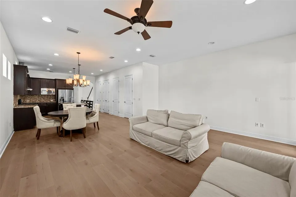 207 S MOODY AVE #A, photo 18
