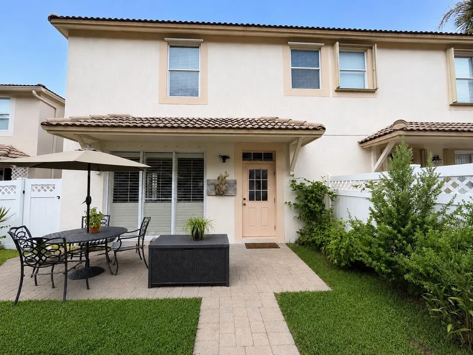 8074 MURANO CIR, photo 3