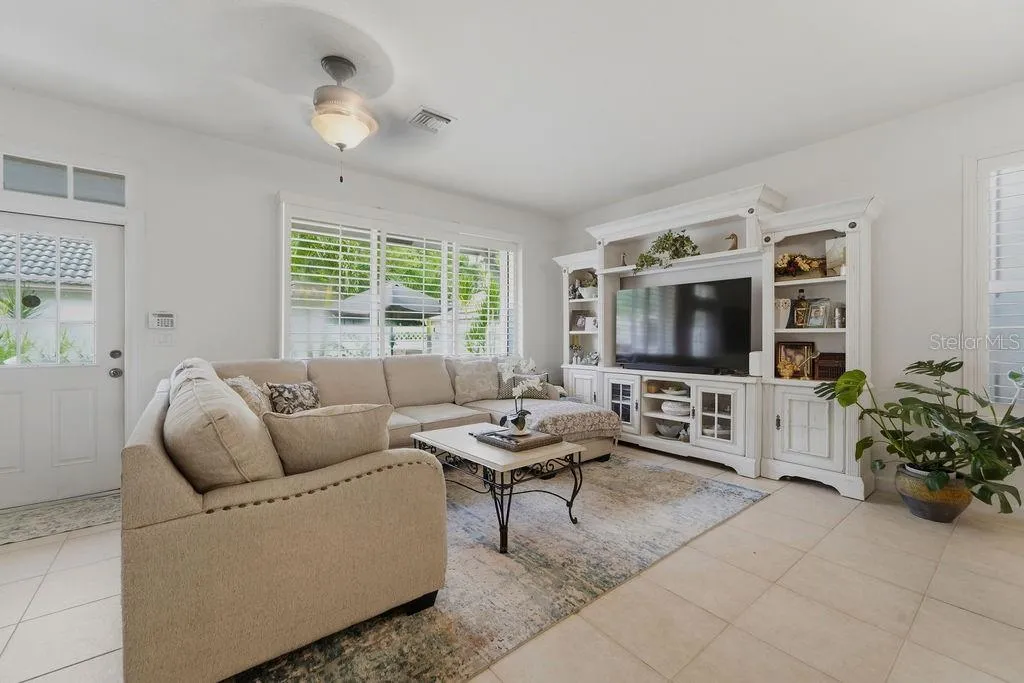 8074 MURANO CIR, photo 6