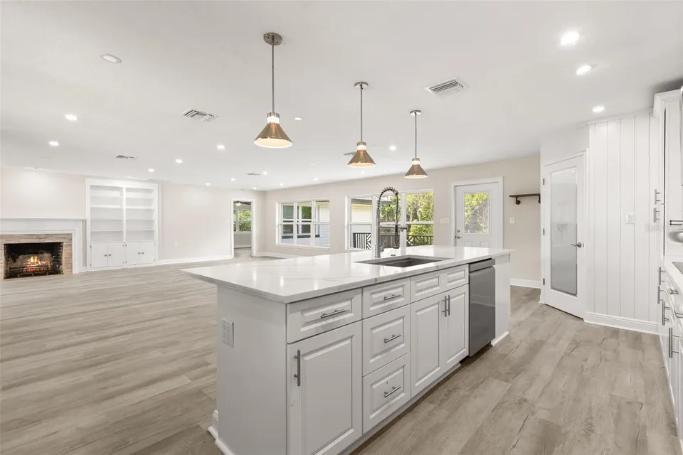 1602 COUNTRY CLUB RD, photo 9