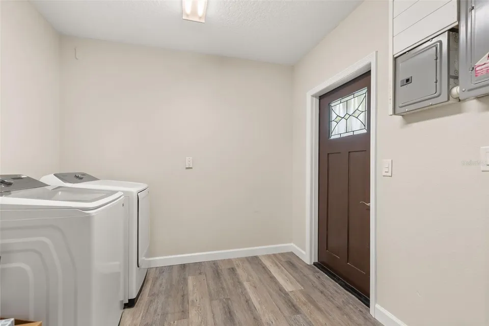 1602 COUNTRY CLUB RD, photo 23