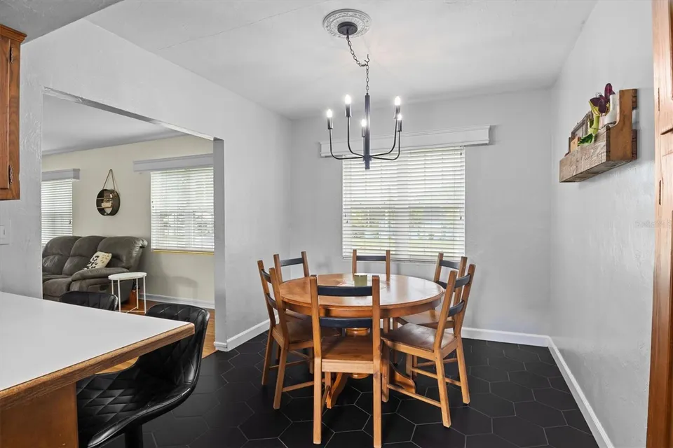 2603 CLEVELAND HEIGHTS BLVD, photo 9