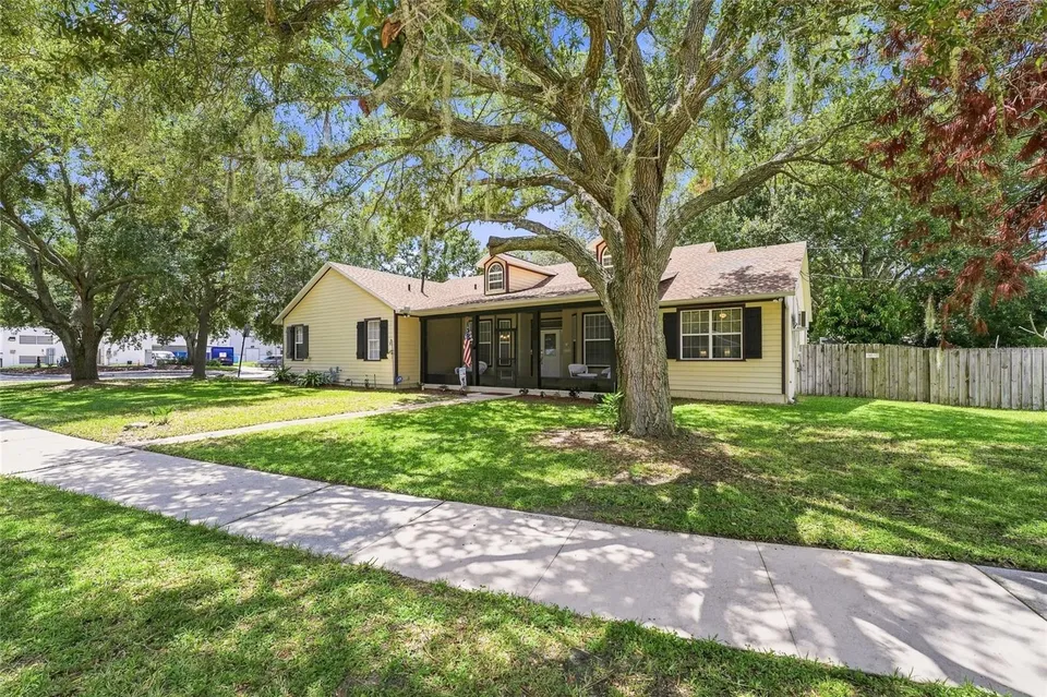 502 PALM DR, photo 2