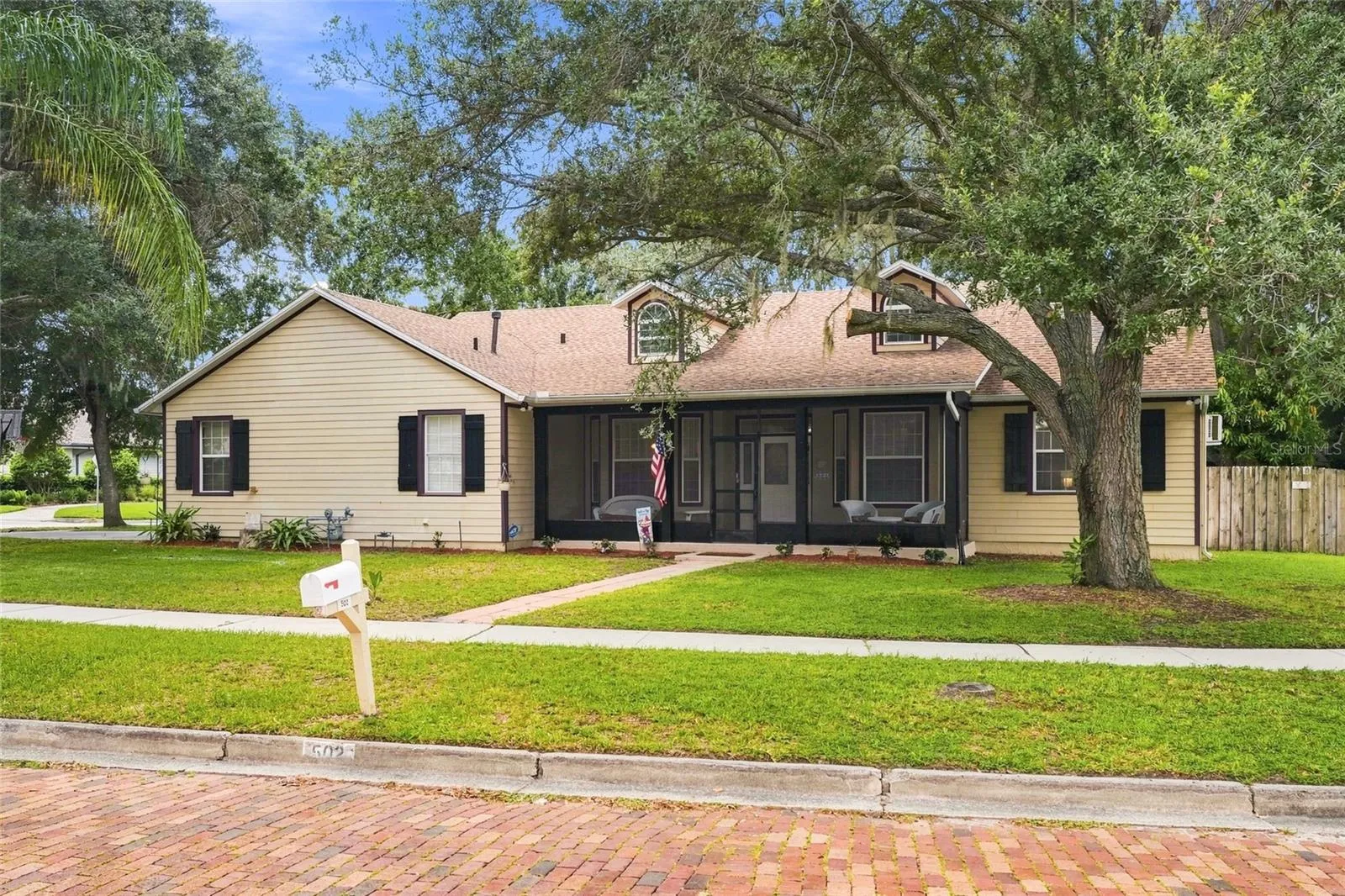 502 PALM DR, photo 3