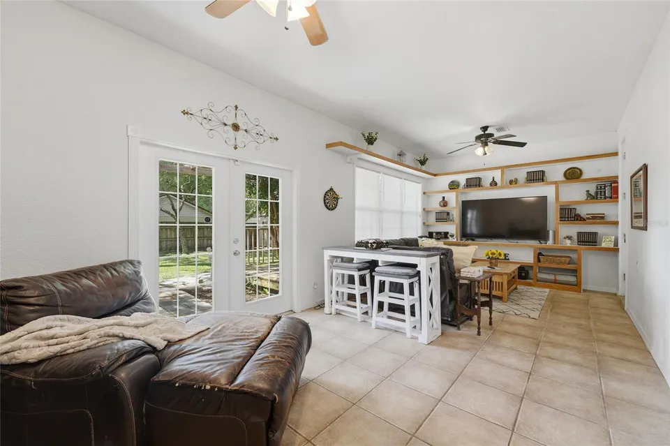 502 PALM DR, photo 17