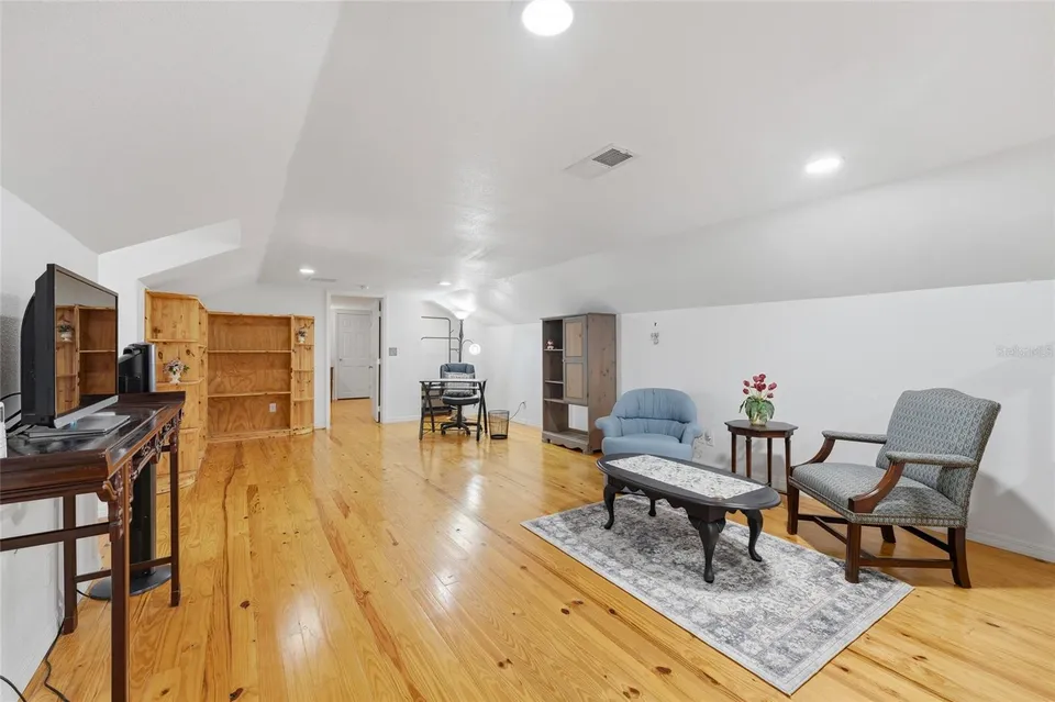 502 PALM DR, photo 24