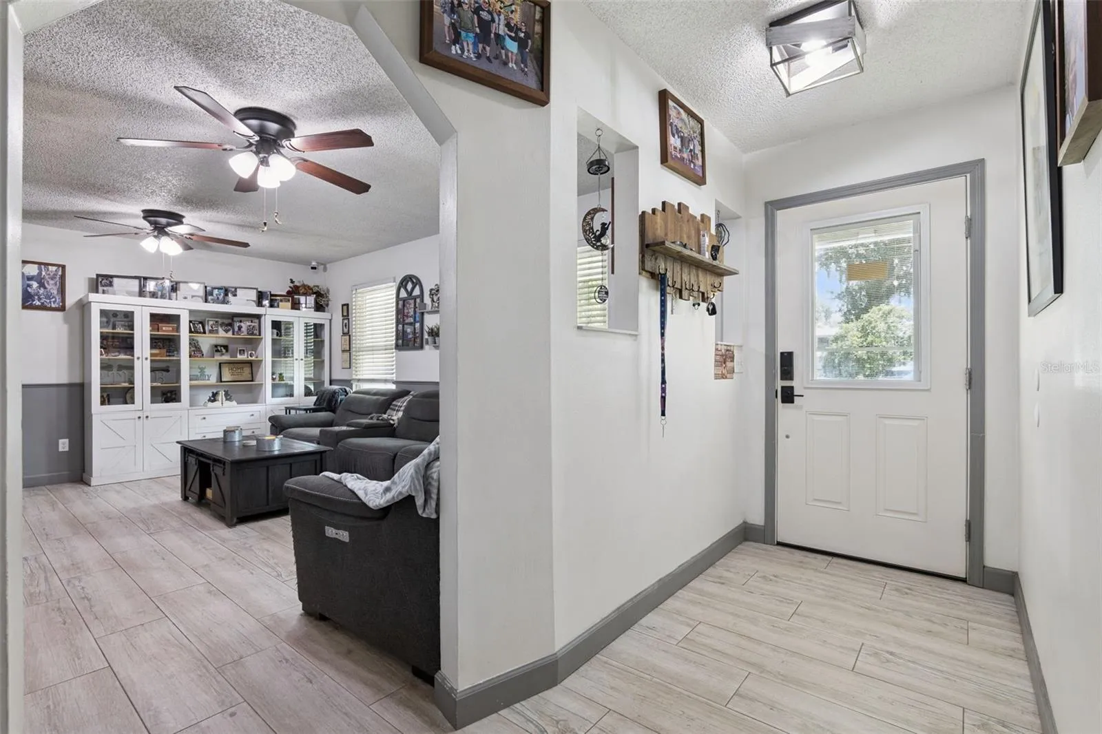 1629 ORANGE TREE DR, photo 3