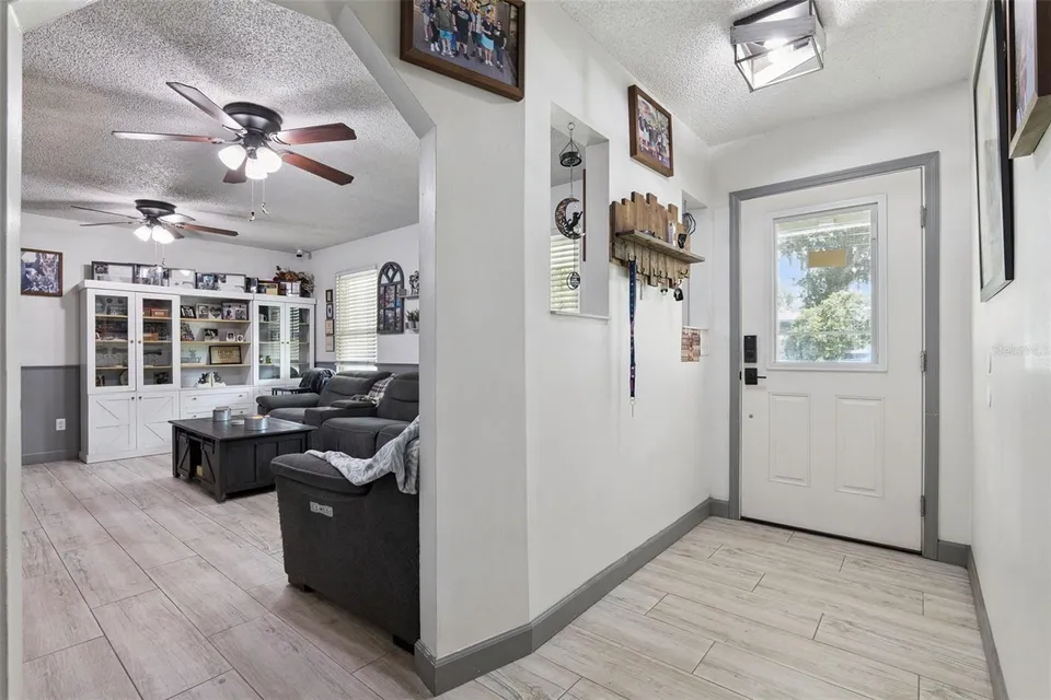 1629 ORANGE TREE DR, photo 3