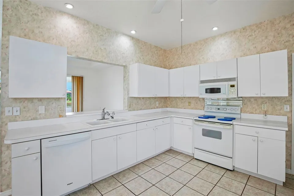 1104 VILLEROY DR, photo 6