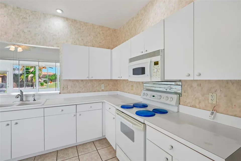 1104 VILLEROY DR, photo 7