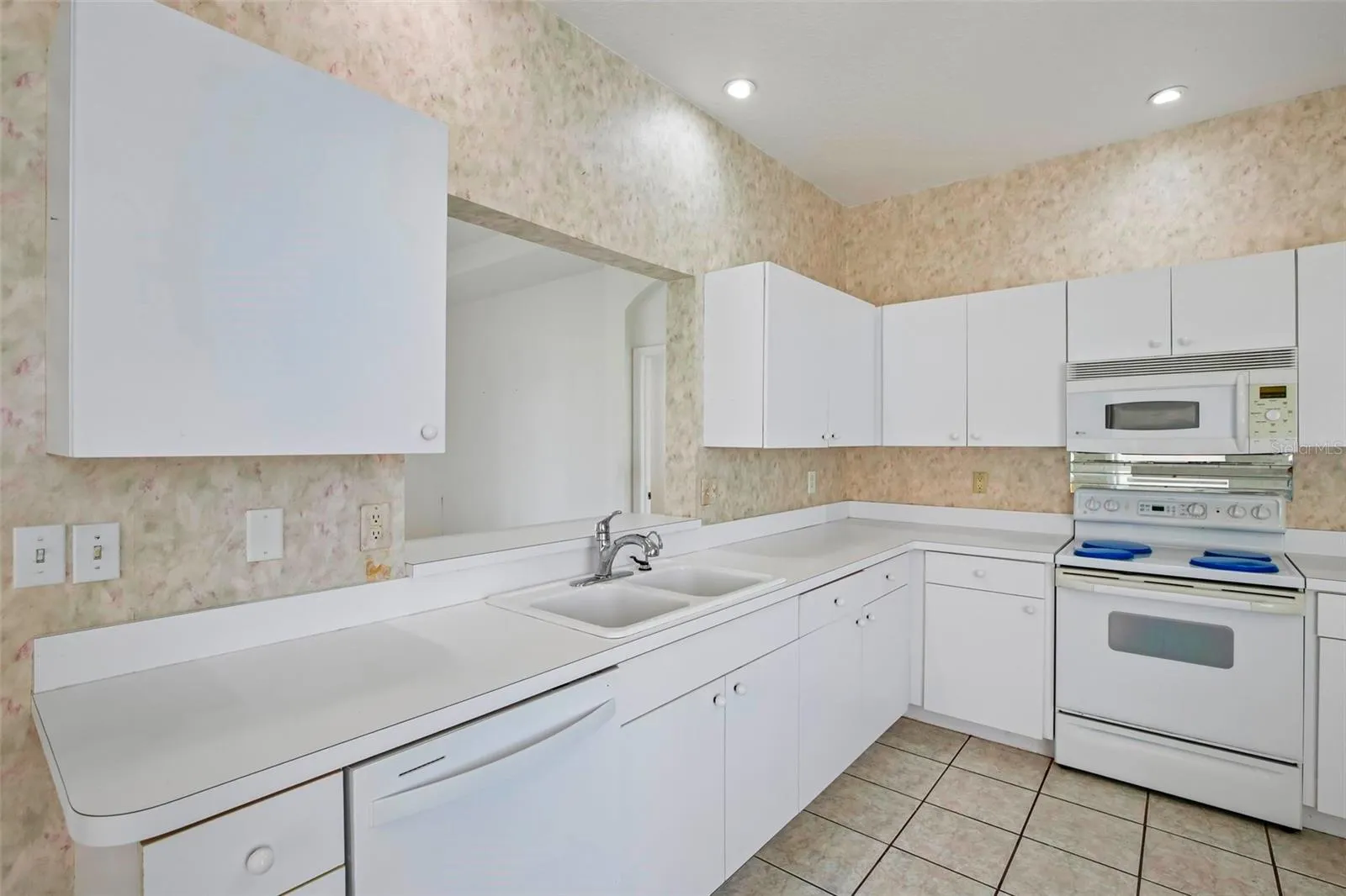 1104 VILLEROY DR, photo 8