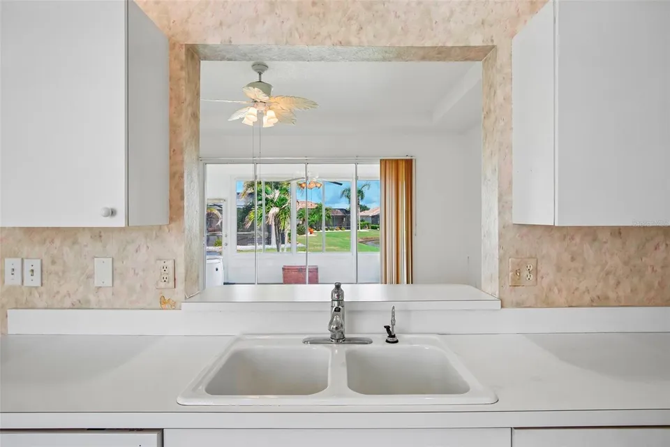 1104 VILLEROY DR, photo 9
