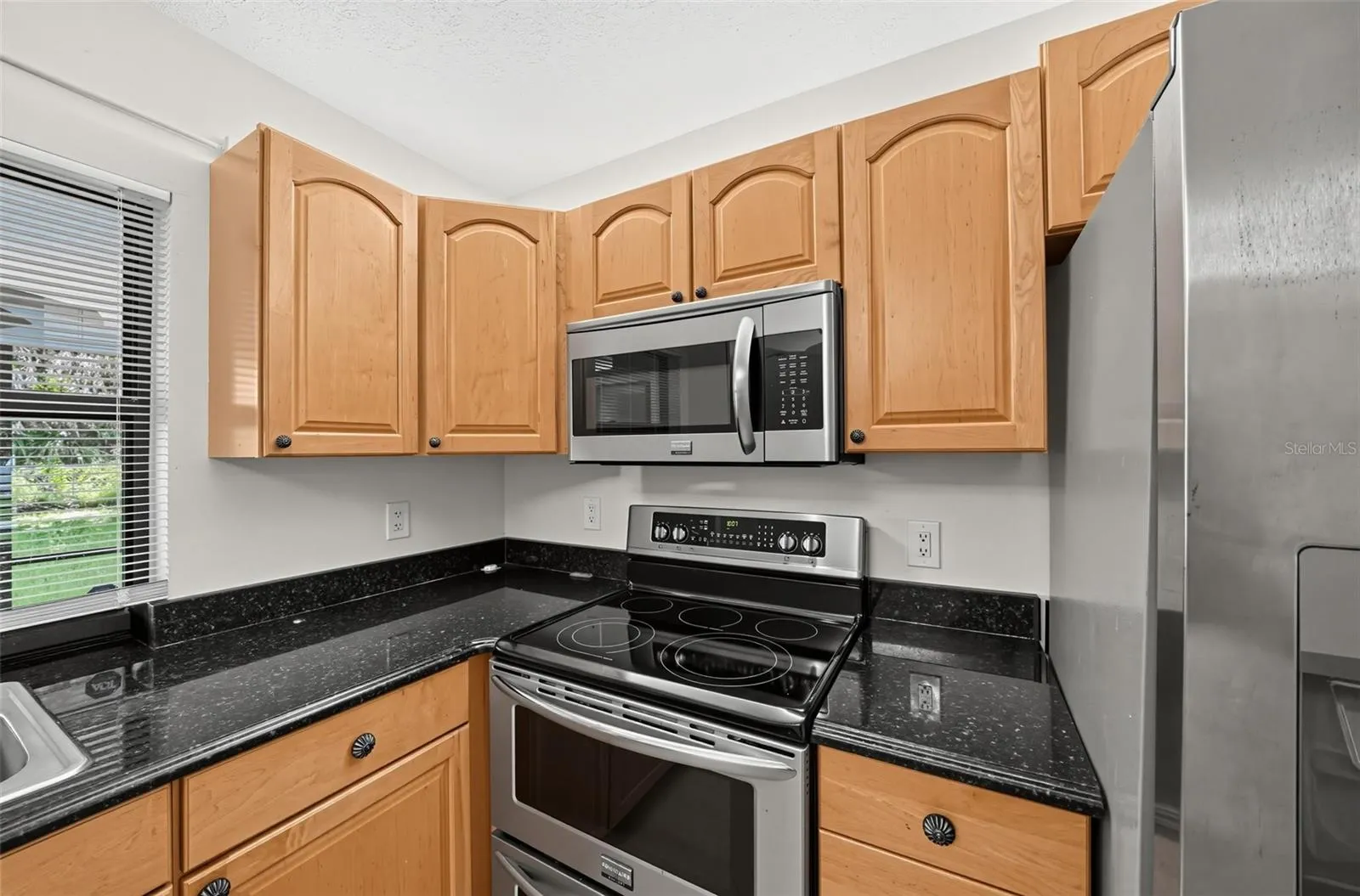 3951 SW CHERIBON ST, photo 3