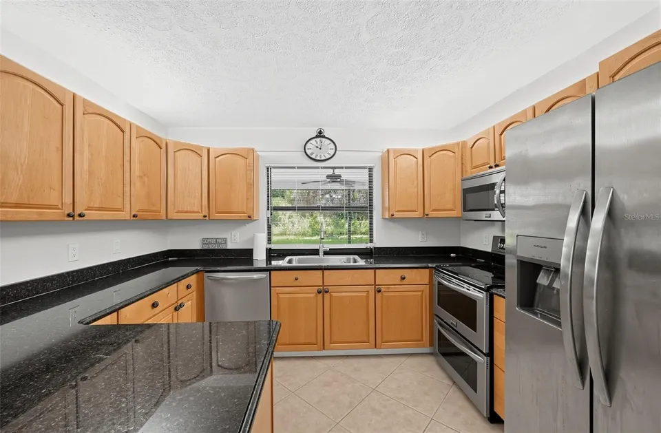 3951 SW CHERIBON ST, photo 5