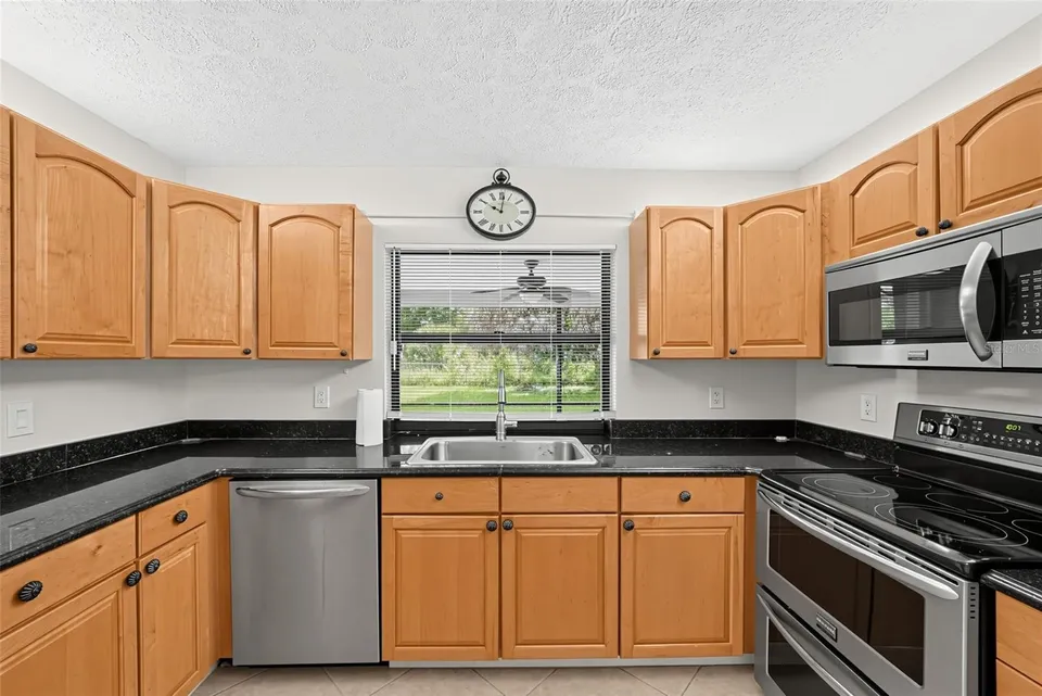 3951 SW CHERIBON ST, photo 6