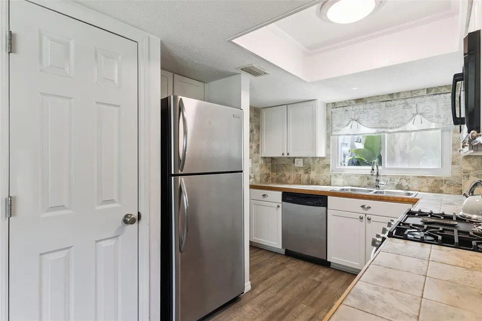 4001 SAXON DR, photo 15