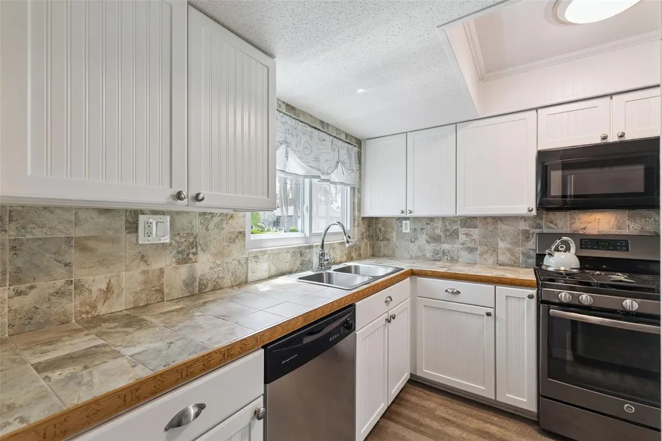 4001 SAXON DR, photo 16