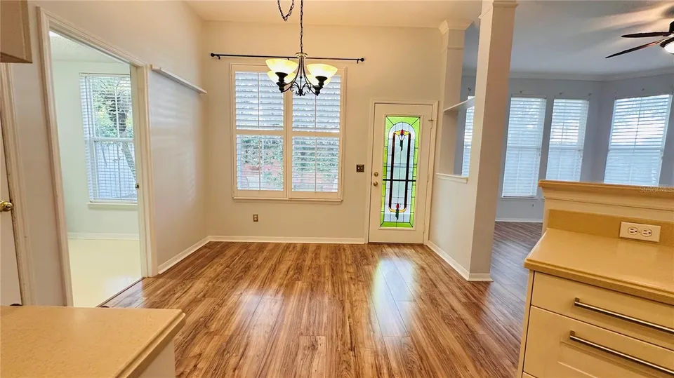 622 WISTERIA LN, photo 10