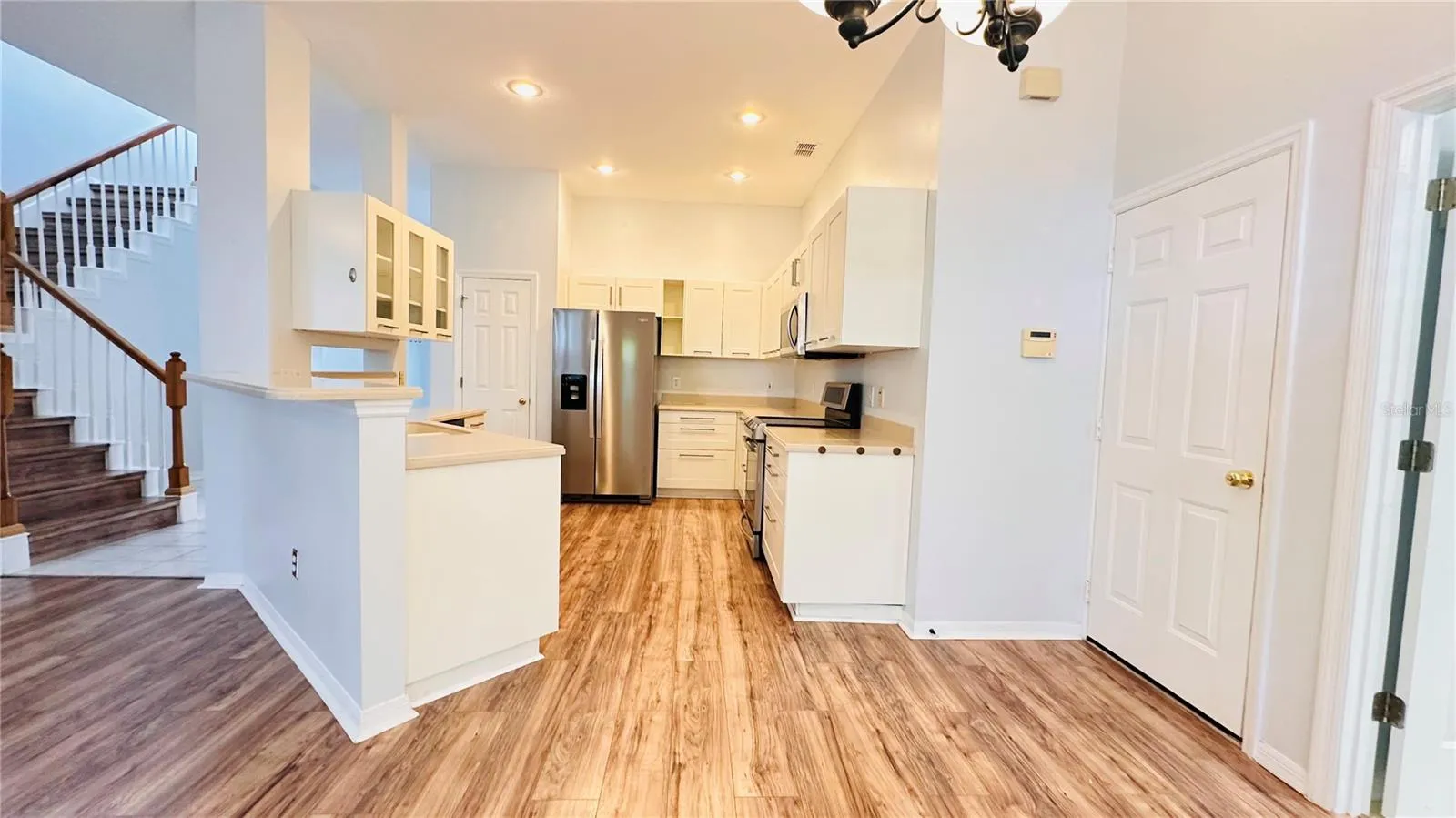 622 WISTERIA LN, photo 17