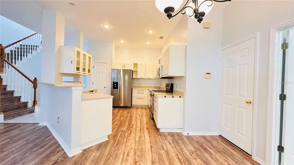 622 WISTERIA LN, photo 18