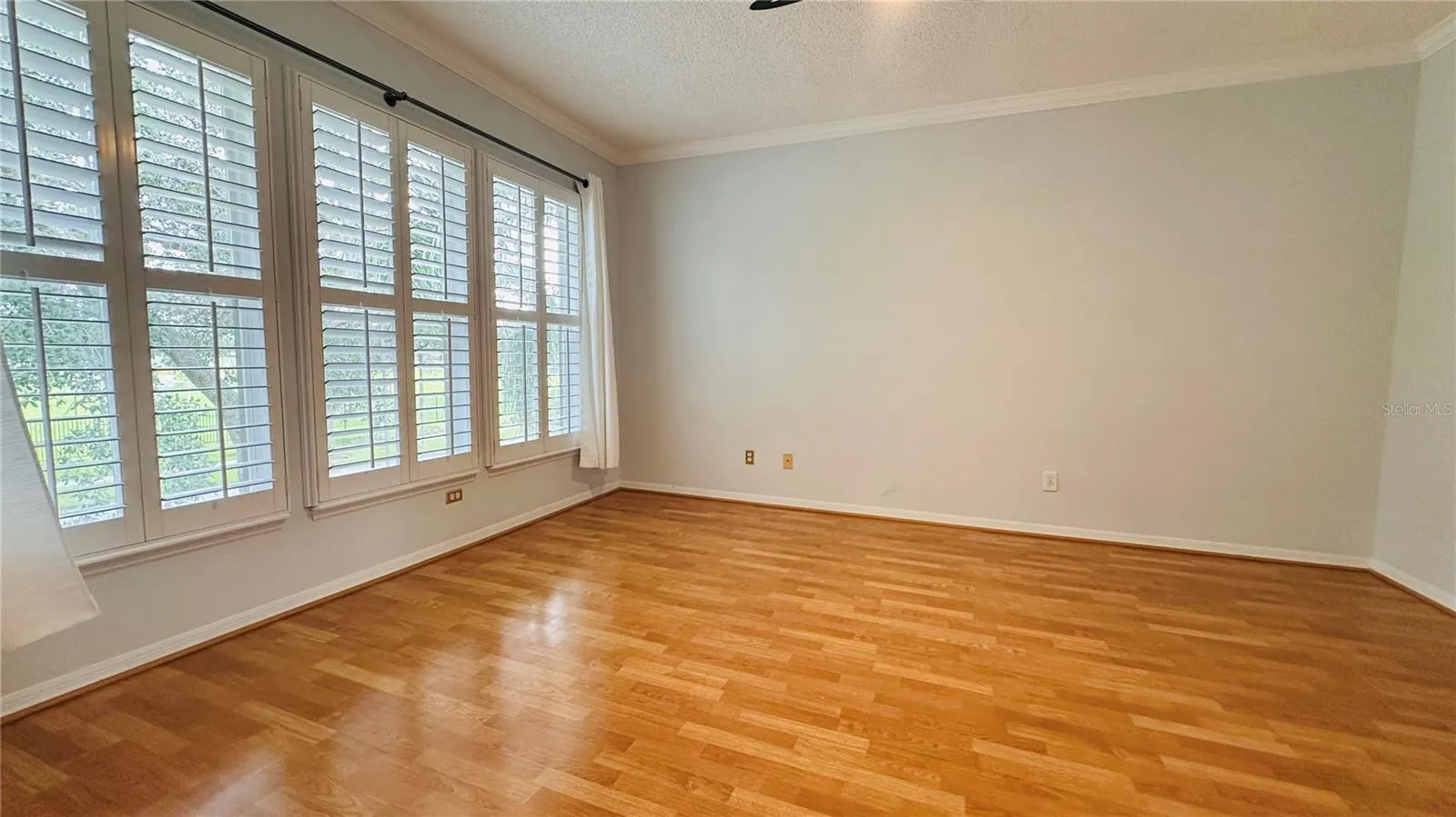622 WISTERIA LN, photo 33