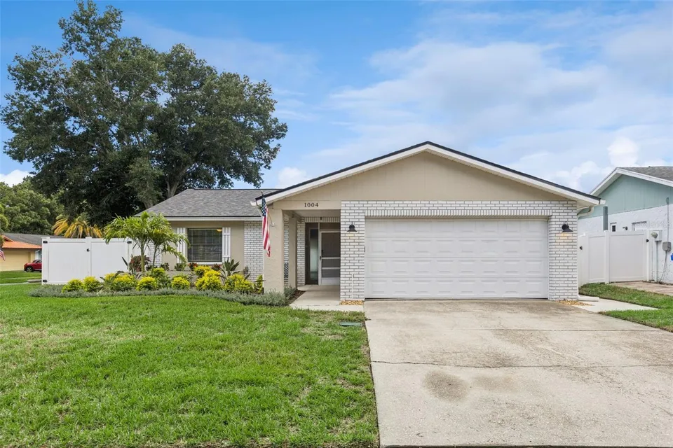 1004 VINEYARD CT, photo 1