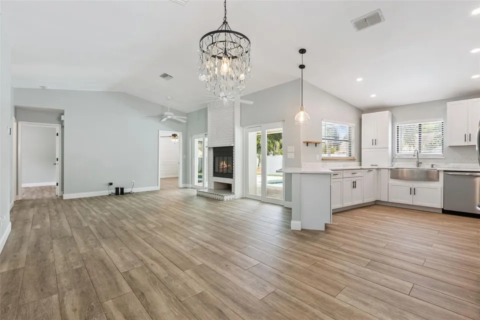 1004 VINEYARD CT, photo 6