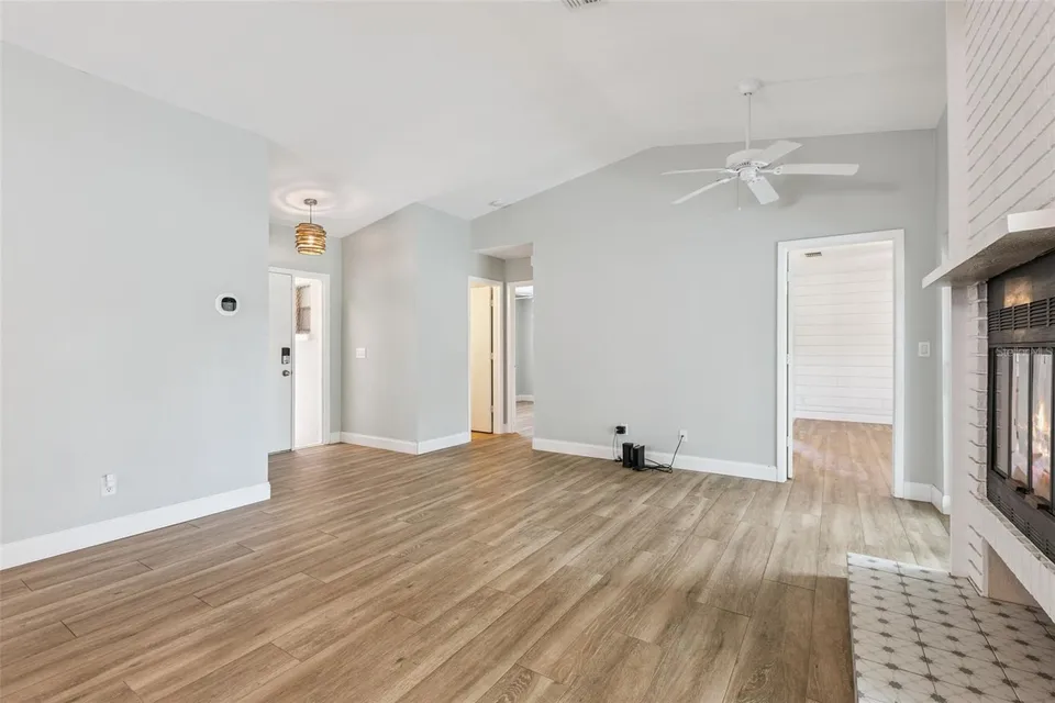 1004 VINEYARD CT, photo 9