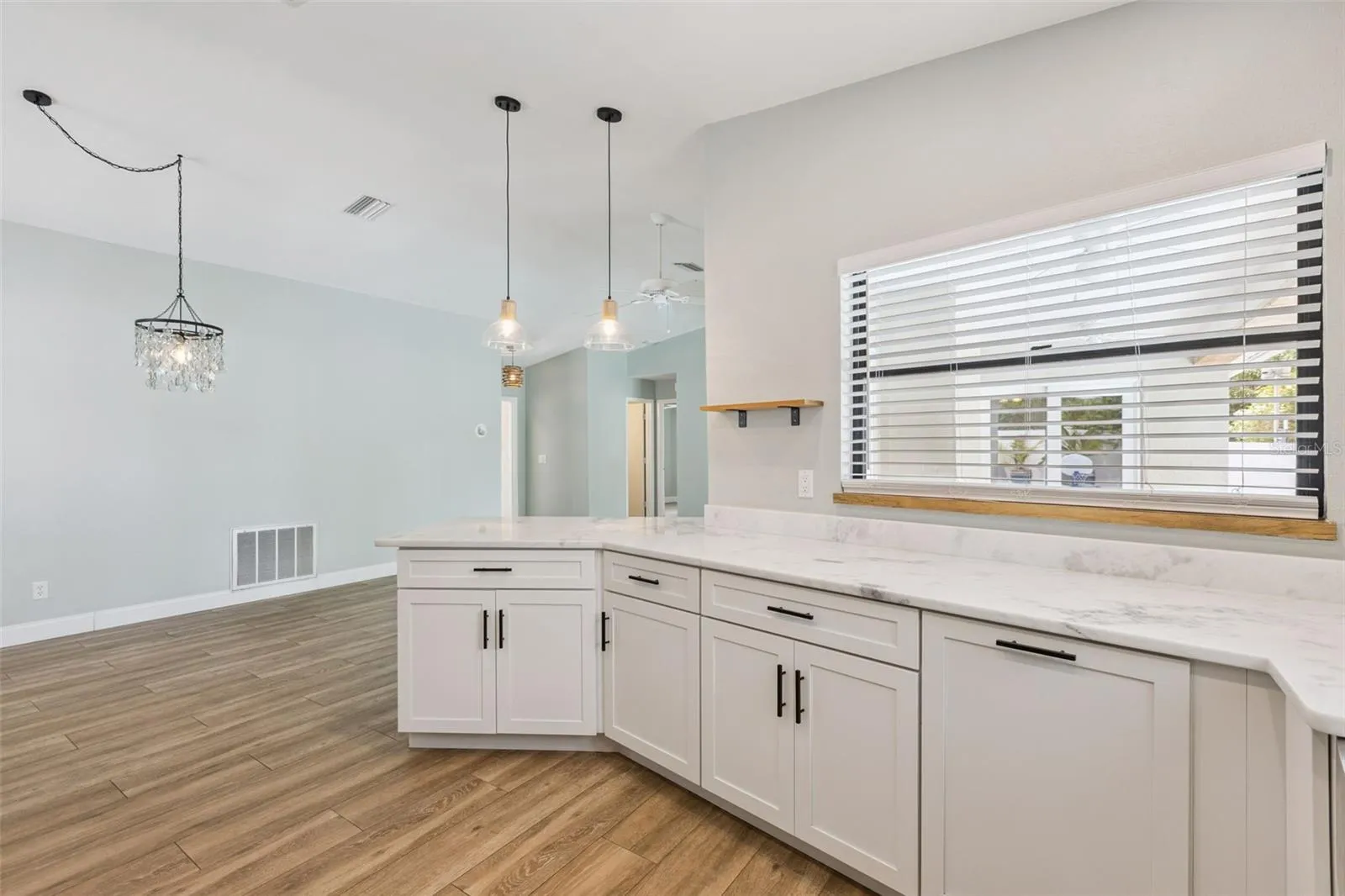 1004 VINEYARD CT, photo 13