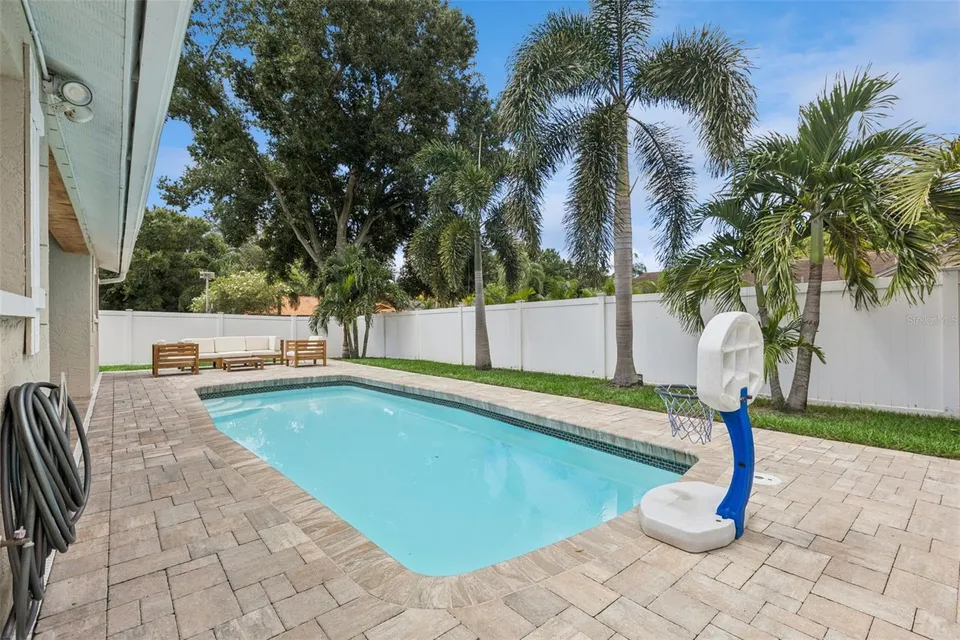 1004 VINEYARD CT, photo 31