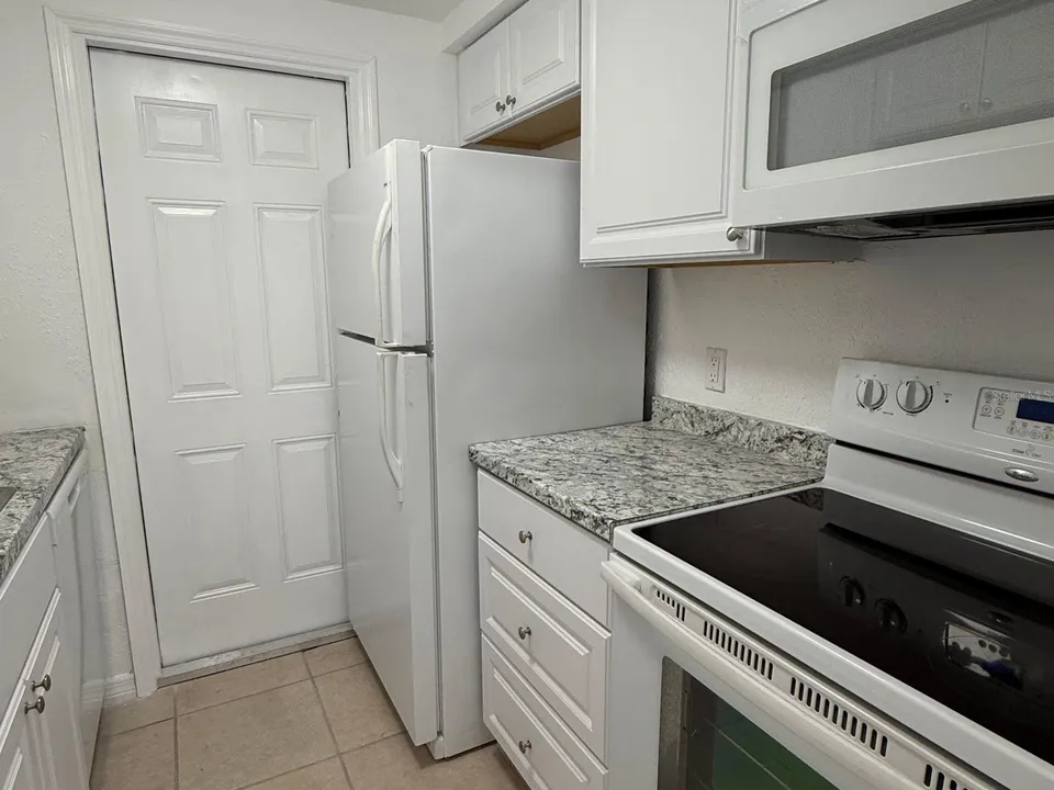 4942 ILENER ST, photo 9