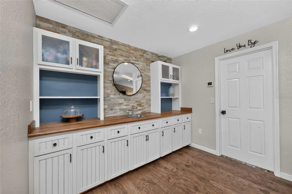 1087 BAY HARBOR DR, photo 4