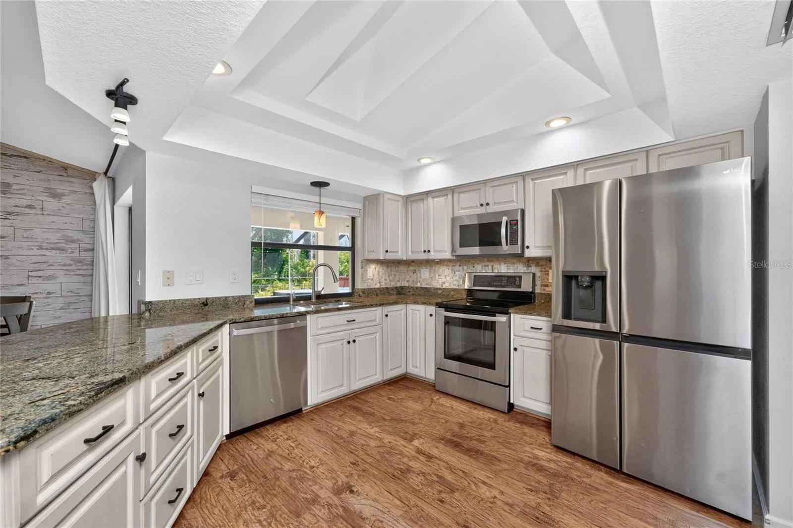 1087 BAY HARBOR DR, photo 5