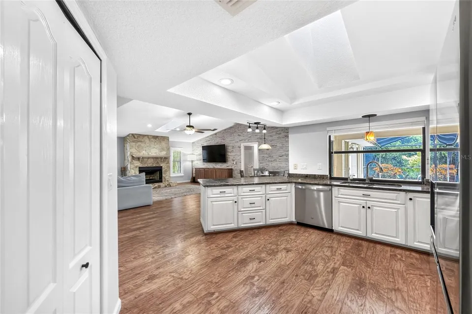1087 BAY HARBOR DR, photo 15