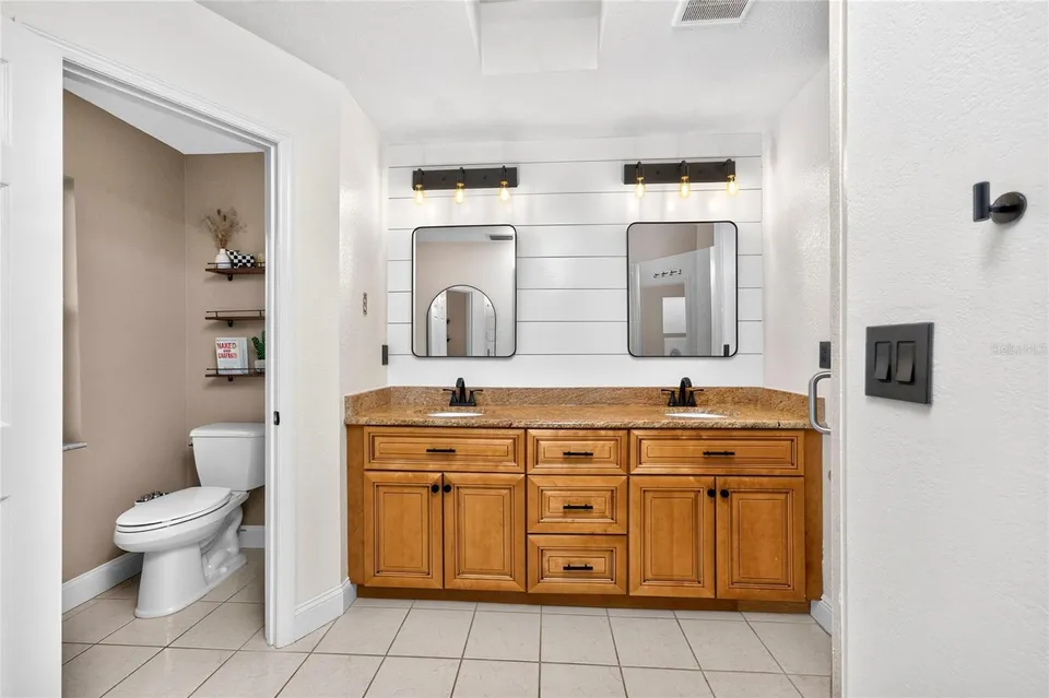1087 BAY HARBOR DR, photo 23