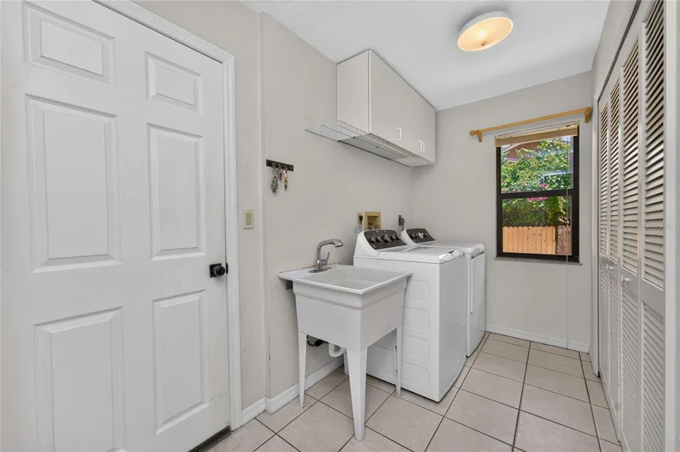 1087 BAY HARBOR DR, photo 32