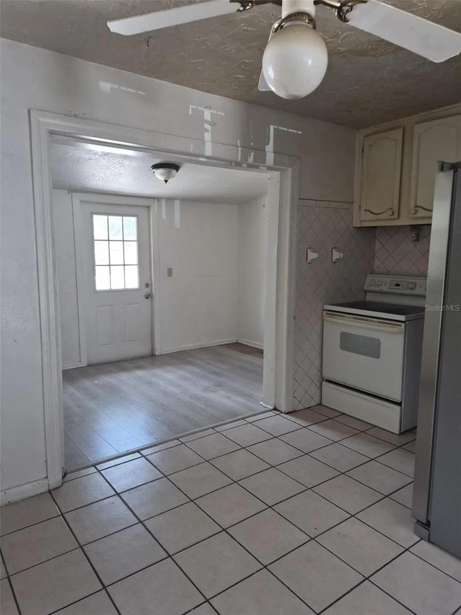 1230 ROWELL ST, photo 4