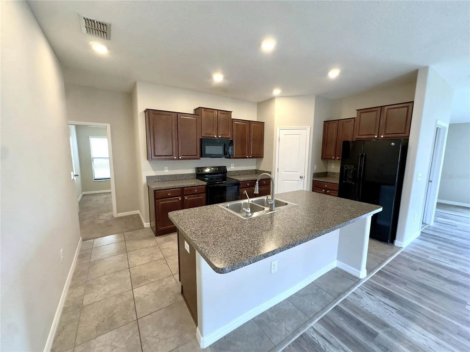 9746 SAGE CREEK DR, photo 4