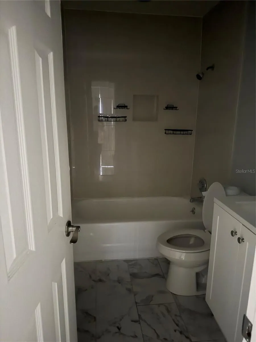 916 LAKE DESTINY RD #H, photo 9