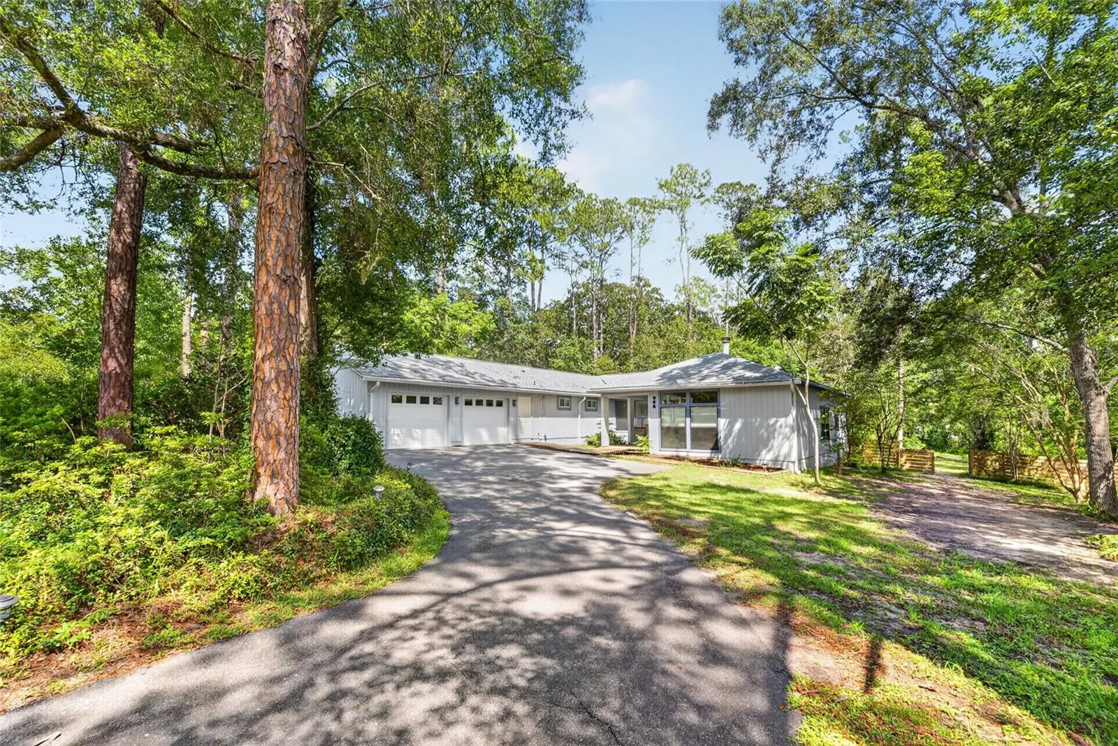 325 NW 80TH BLVD, photo 2
