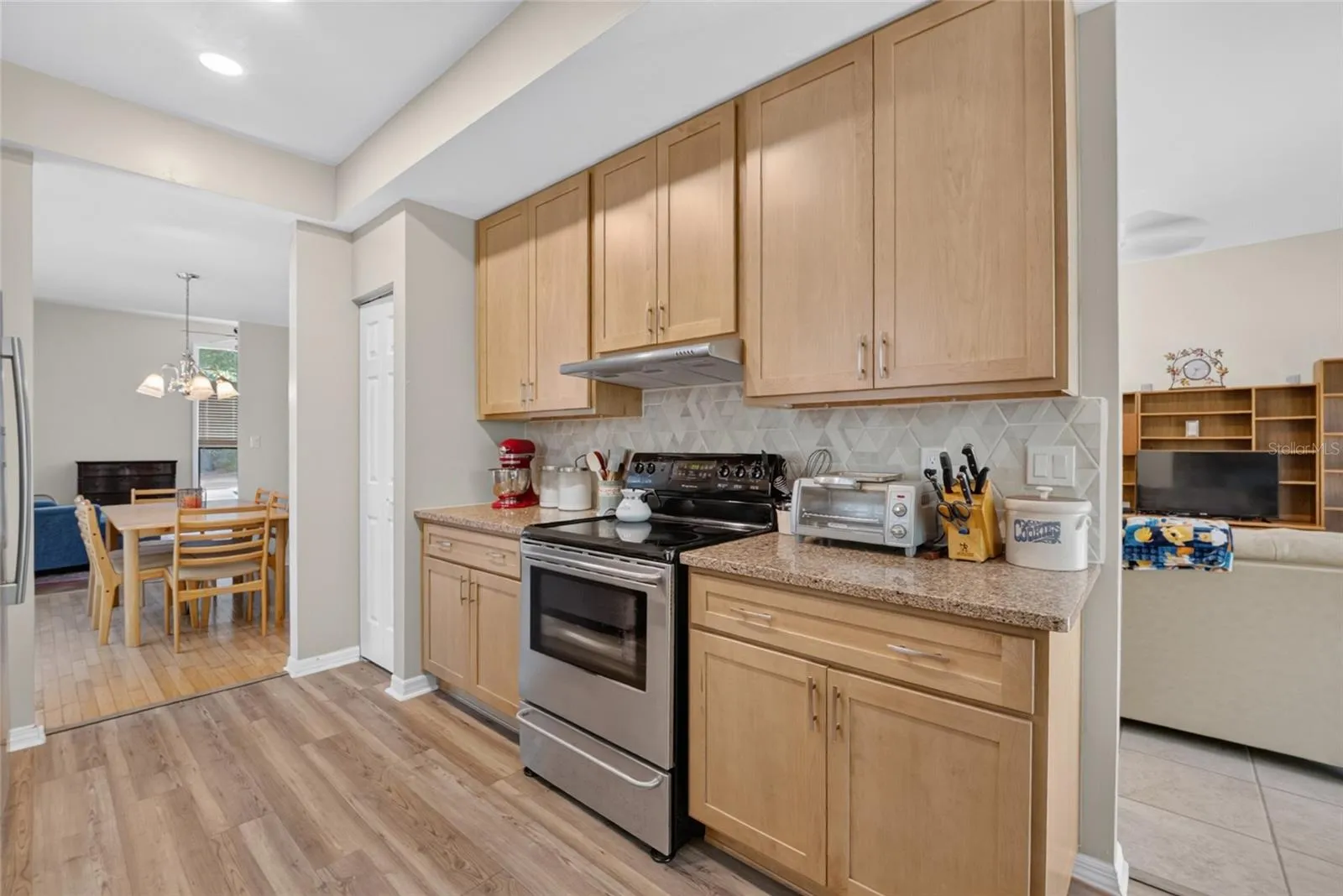 325 NW 80TH BLVD, photo 8