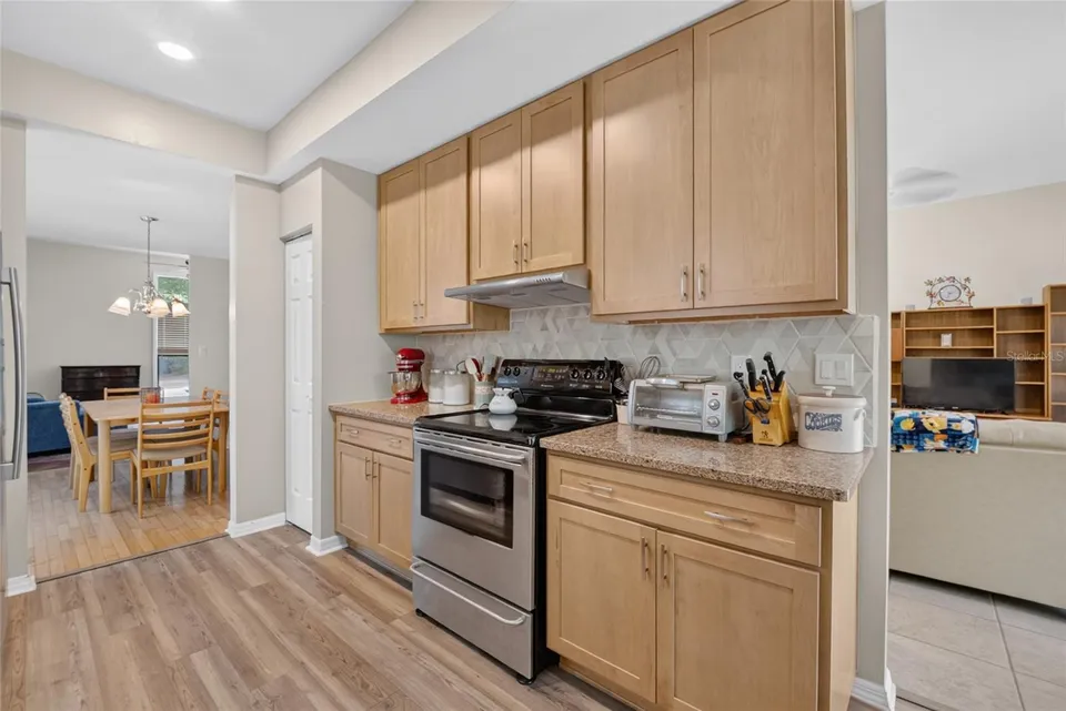 325 NW 80TH BLVD, photo 8
