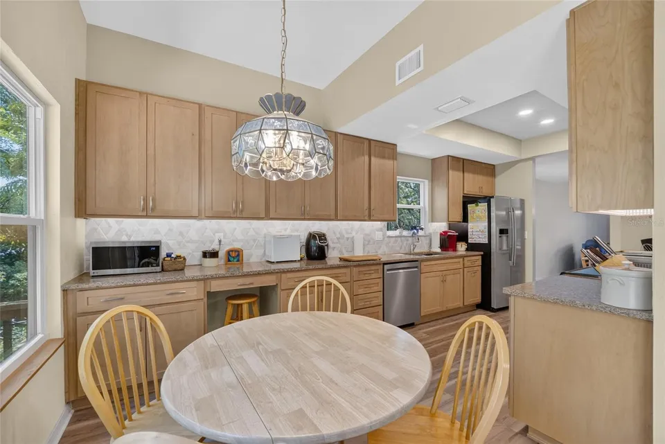 325 NW 80TH BLVD, photo 10