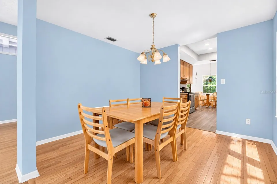 325 NW 80TH BLVD, photo 11