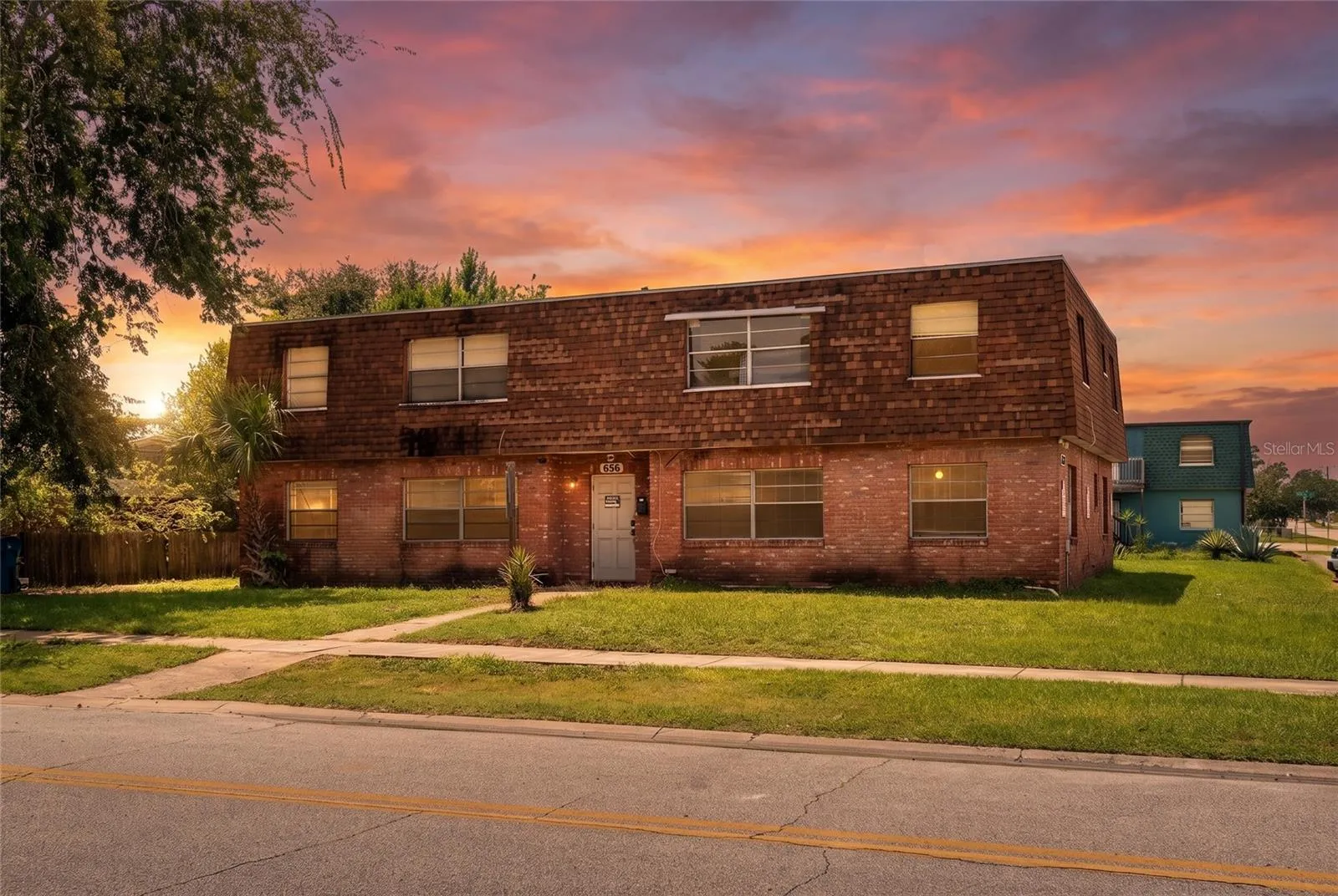 656 WILLIAMSBURG DR, photo 2