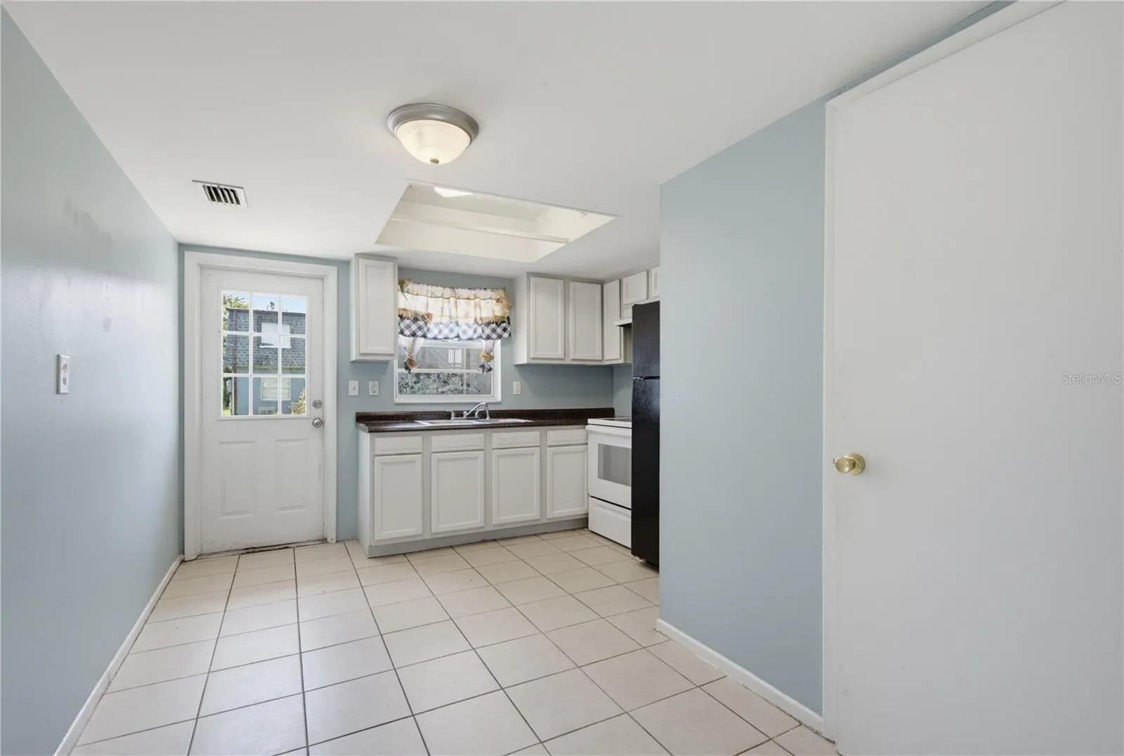 656 WILLIAMSBURG DR, photo 8