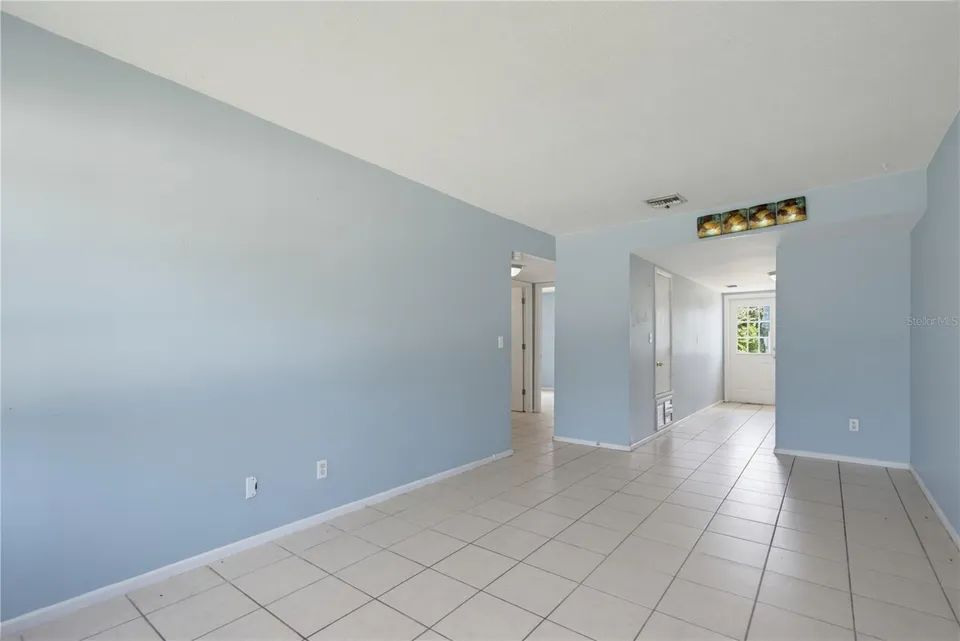 656 WILLIAMSBURG DR, photo 11