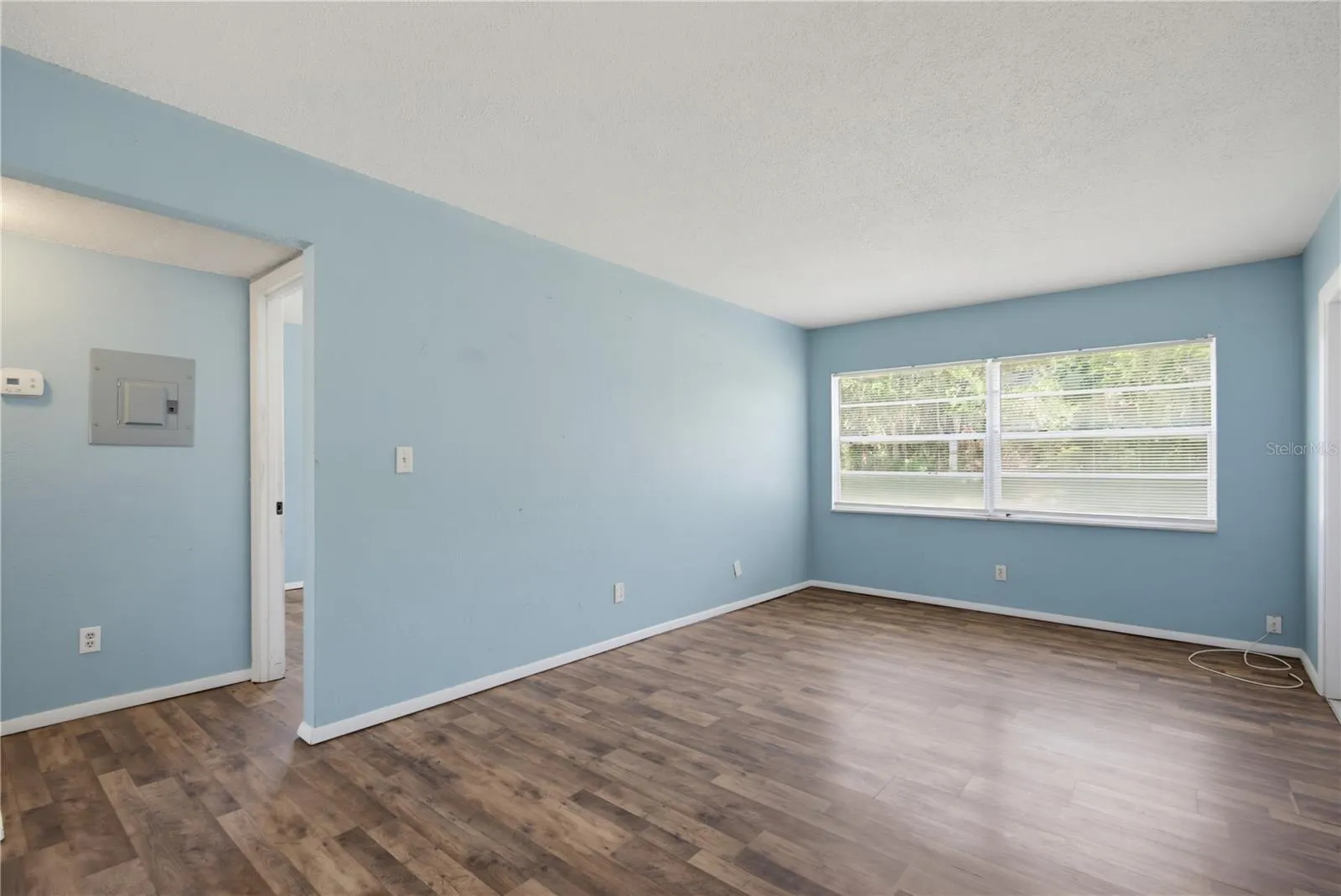 656 WILLIAMSBURG DR, photo 15