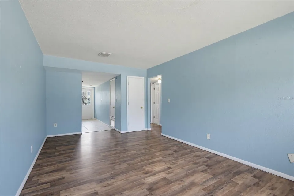 656 WILLIAMSBURG DR, photo 16